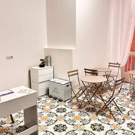 La Maison Di Partenope Bed & Breakfast 4*