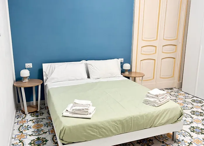 Oda ve Kahvaltı La Maison Di Partenope 4*